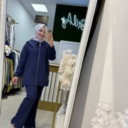 GEMİCİ YAKA TAŞ DETAYLI TAKIM LACİVERT