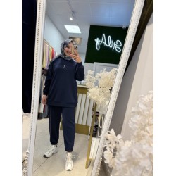 KESİK DETAYLI VE BASKILI SPOR TAKIM LACİVERT