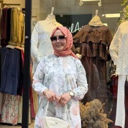 YAPRAK DESENLİ GÖMLEK 