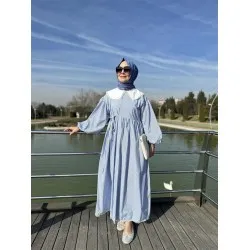 MAVİ ÇİZGİLİ FİSTO DANTEL YAKA ELBİSE 